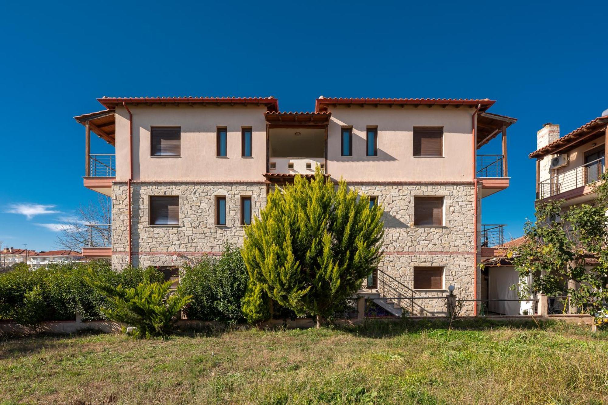 Eleon & Apartment Afytos