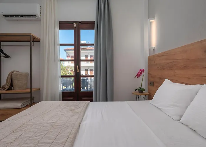 Eleon Suites & Apartments